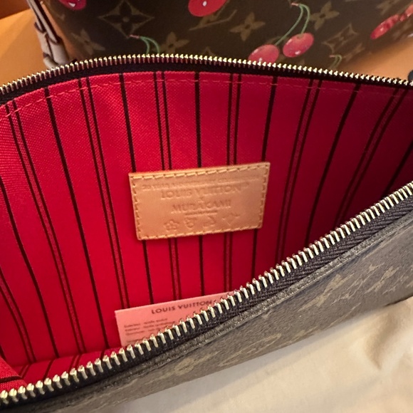 Louis Vuitton X Takashi Murakami Neverfull w/ Wallet Cherry 2025 M13263 - NEW - Picture 4 of 12